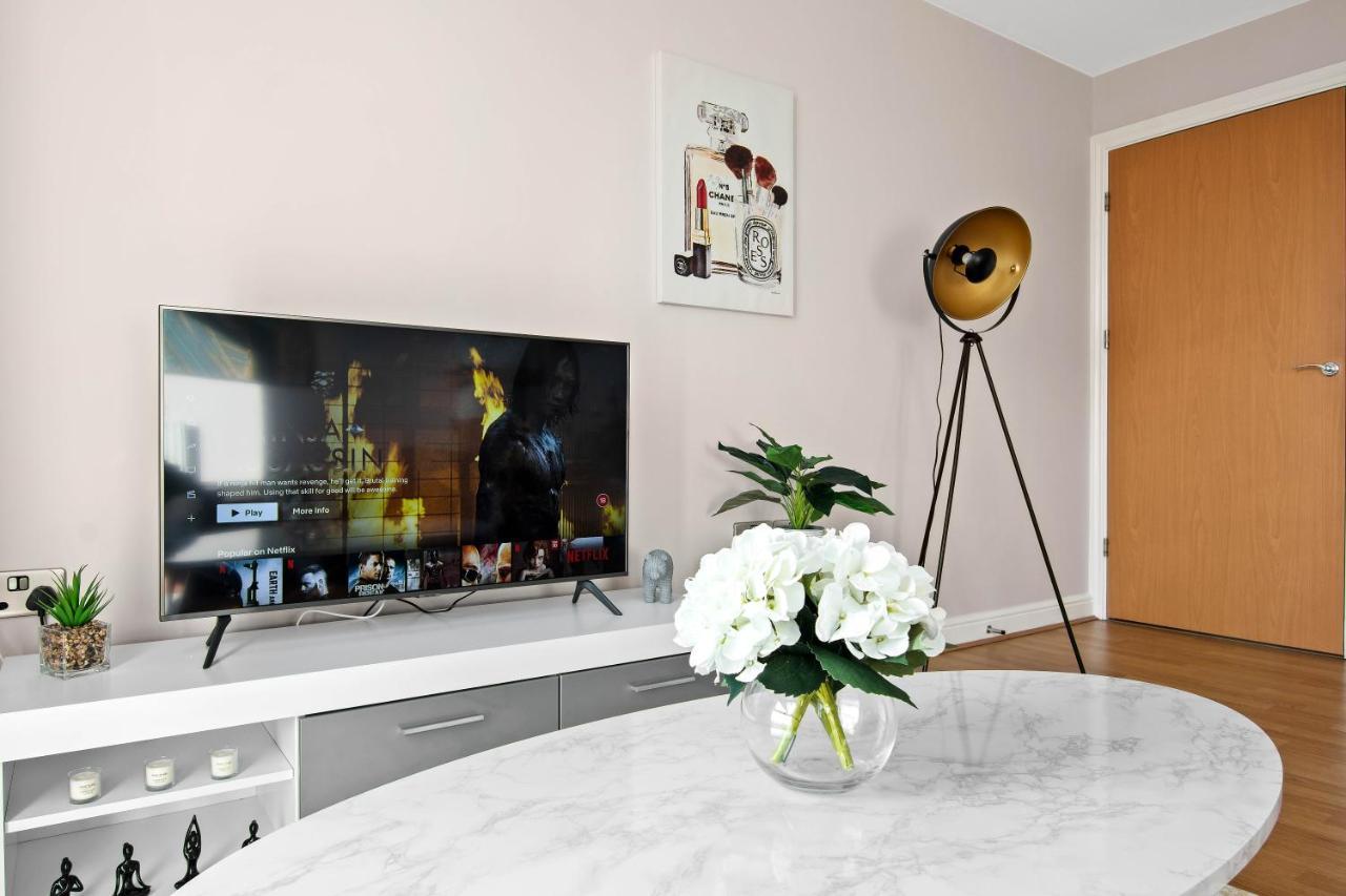 Spacious & Cosy, Netflix, Parking, Colindale Station Hendon Bagian luar foto