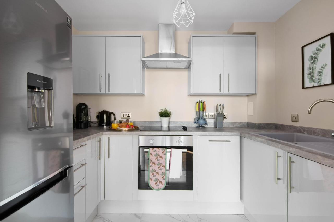 Spacious & Cosy, Netflix, Parking, Colindale Station Hendon Bagian luar foto