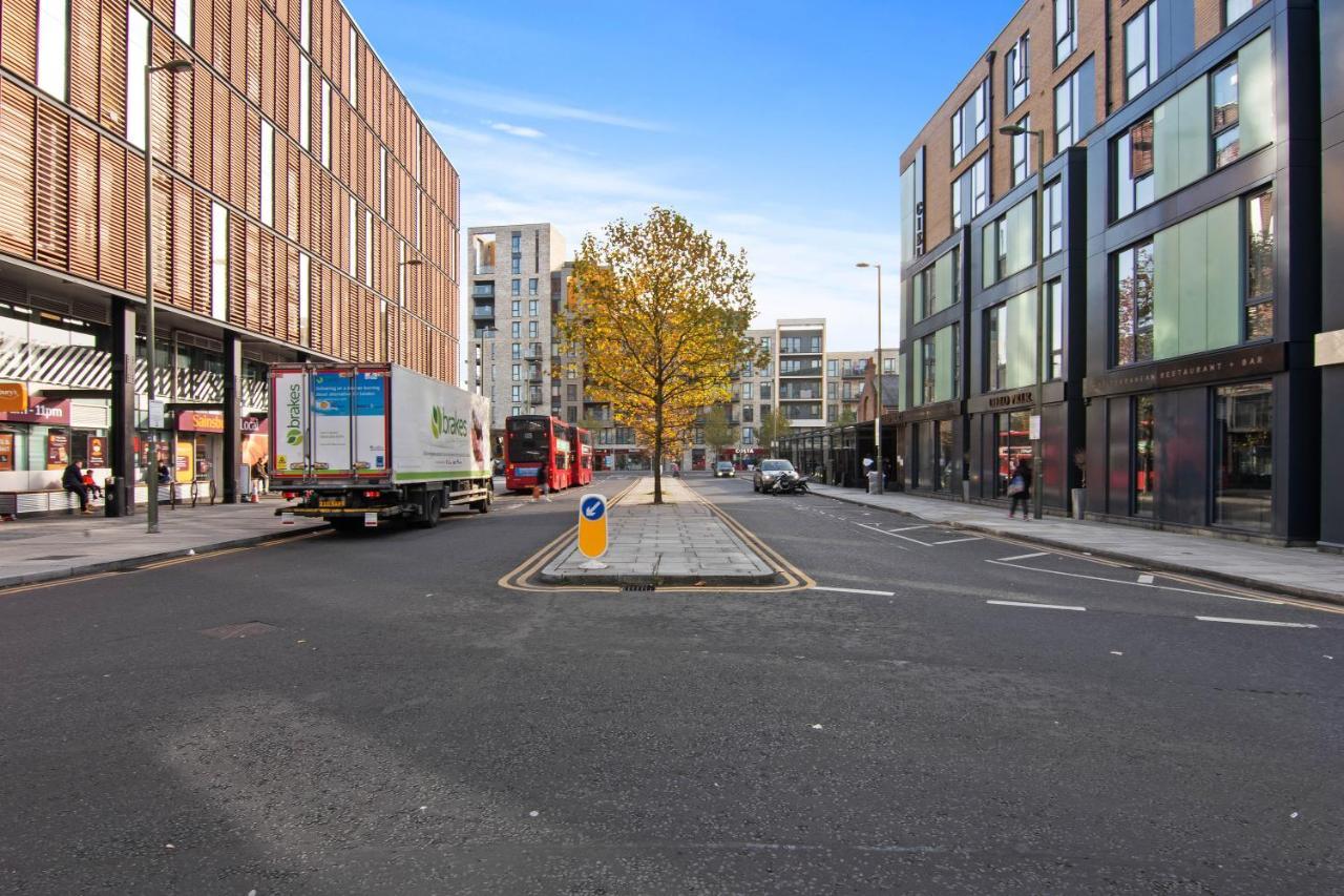 Spacious & Cosy, Netflix, Parking, Colindale Station Hendon Bagian luar foto